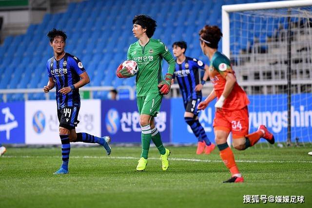 富勒姆正式引进南安普顿中场查尔斯，转会总额达3000万英镑